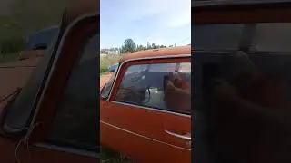 Ретро автомобиль Пежо Peugeot на улице в Сербии Peugeot retro car in Sebia Retro auto Pežo u Srbije