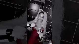 Фарема Казакпаева показала грудь