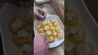 Абрикосы  в духовке, перед подачи добавить кусочки мацарелы.в разогретую духовку 185 градусов