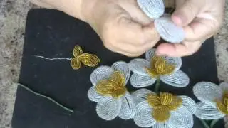Золотисто - белая  орхидея.   Мастер - класс. Бисероплетение.