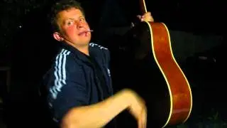Как правильно надо играть на гитаре!!!!!)))))