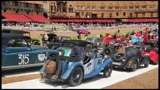 Lo spettacolo della 1000 miglia in Piazza del Campo