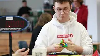 100% ONE LOOKING