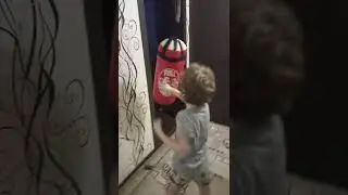 юный боксер.