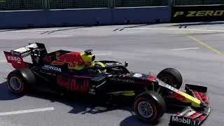 A fast F1 car at Marina Bay