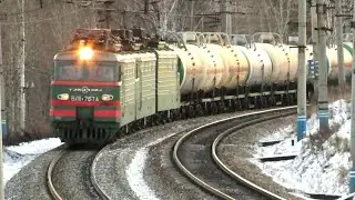 ВЛ11 с наливным поездом  ВЛ11.8-823/767А/810Б