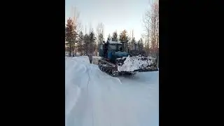 ДТ 75 с углом чистит снег