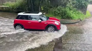 flooded road : cars deaf, sink!