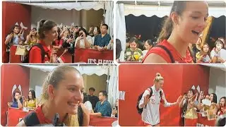 รอส่งนักกีฬาโปแลนด์🇵🇱 - เบลเยี่ยม🇧🇪กลับที่พักหลังแข่งเสร็จ