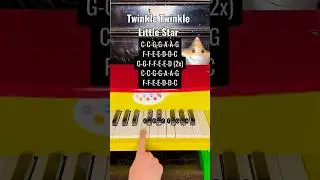Tutorial how to play the famous lullaby ‚Twinkle Twinkle Little Star‘ on a toy piano. #lullaby