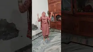 Dikha Kona ghunghat mein phod layi matki 