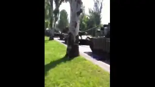 Донецк (?), колонна, российские танки.