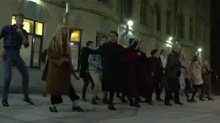 Степ-флешмоб во во дворе Театра Табакова
