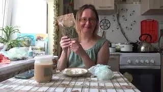 Кушаем с Лёлей козий творожок с домашней сгущенкой