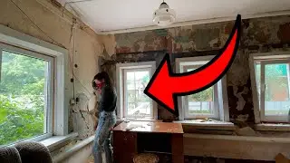A girl renovates an old wooden house with her own hands. Episode 1. Demolition.