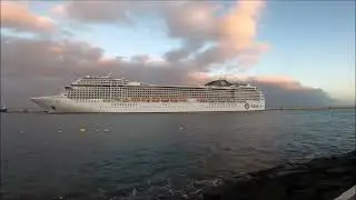 MSC Música saliendo del puerto de Santa Cruz de tenerife