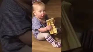 Младенец - музыкант😍