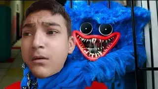 играя криеница във Poppy play time