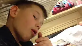 Как мужик храпит в поезде!