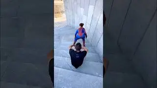 The guy's reaction to the open zipper: He helped me 😅🙏🏼LA ELVÍRA 