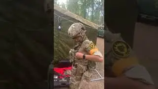 Судя по повязкам, спецназ Казахстана, прибывший на Украину, собирается воевать в рядах неприятеля