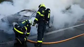 Požár osobního automobilu Ford Mondeo  zastavil provoz na Místecké ulici v Ostravě, 12.6.2022