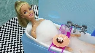 Barbie Doll Bathing Fun Playset Morning Routine - Playing with Dolls