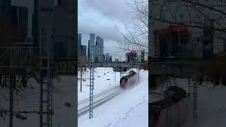 Аэроэкспресс на фоне Москва-Сити 