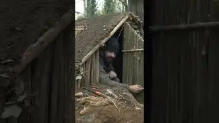 Я построил свой маленький домик из глины,