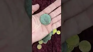 ПРИНЕСЛИ НАХОДКИ с ПЕЧЕРСКИХ ХОЛМОВ 