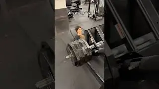 GIRLS ON LEG DAY VS. MEN ON LEG DAY!!? 🥱☠️
