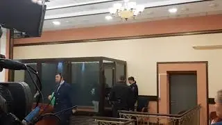 Марию Пленкину выводят из зала суда после оглашения приговора