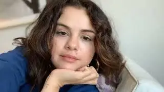 Selena Gomez shows off her natural curls in no-makeup selfies