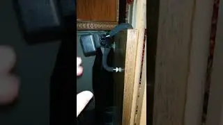 Как можно закрепить штатив на шкафу