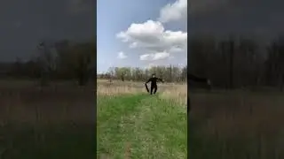 Запуск радио кириваної моделі літака.
