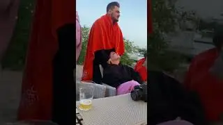 Юлик делает массаж Даше