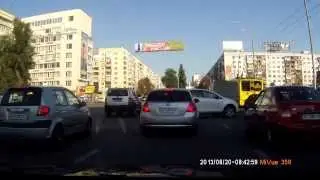 Дура сдает назад