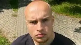 Гайдука с розовым колпаком и Влад бадабум с Данилам Степанавым