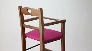 Seggiolone per bambini in legno di faggio tinta Noce chiaro con sedute imbottite in ecopelle