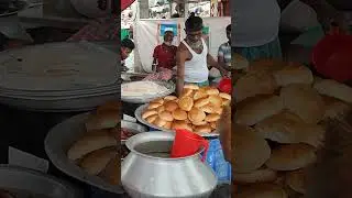 রুটি আর মিস্টির ঐতিহ্য যে হাটে।