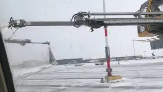 De-icing Boeing 737 @ Calgary Airport POV Passenger Mid-April