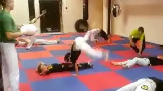 Тренировка по капоэйра в клубе Lesta
