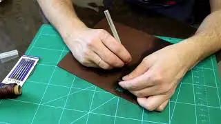 Чехол с гравировкой из кожи для метки от сигнализации.
