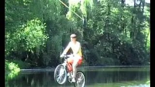 По воде на велосипеде