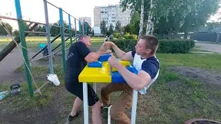 Разборной стол для армрестлинга. Тренировка на улице
