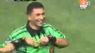 referee apologized to ronaldinho after expellnig
