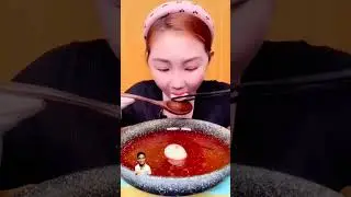 New way to eat 🙄🙄