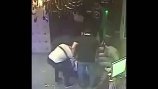 Дядя ЗУБАЙРА ТУХУГОВА вырубил двоих ОДНИМ УДАРОМ