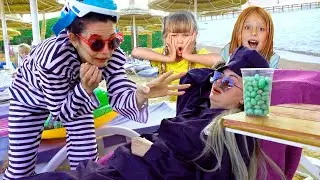 Настя играет полицейский и воришка  Nastya Pretend Play Funny Police Chase Story for Kids