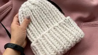 Chunky knit hat made of thick yarn 